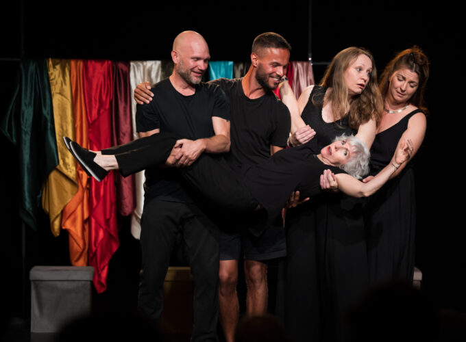 Theatre-Recit-Improvisation-et-histories-de-vie_4_DR-680×500