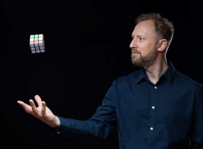 Zack-Alder-Rubiks-cube-c-Stephane-Etter-680×500