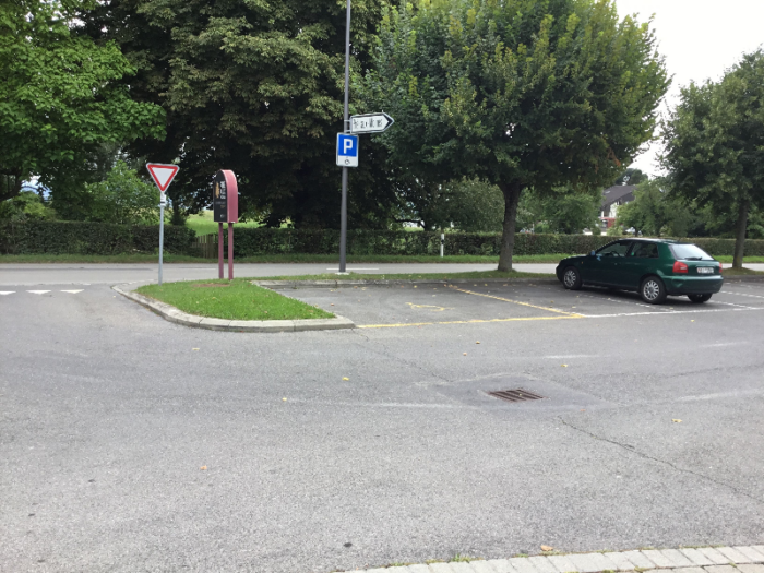 Place de parking pour personnes à mobilité réduite