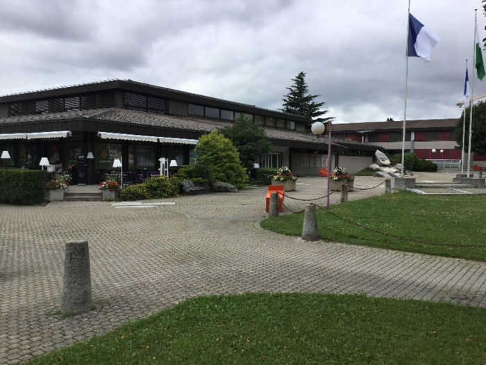 Le théâtre depuis l’extérieur