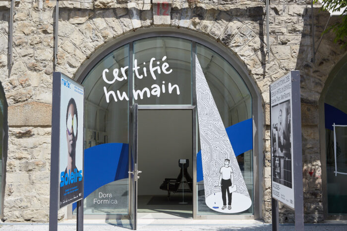 Une exposition (Cértifié humain de Dora Formica, 2025) à Plateforme 10