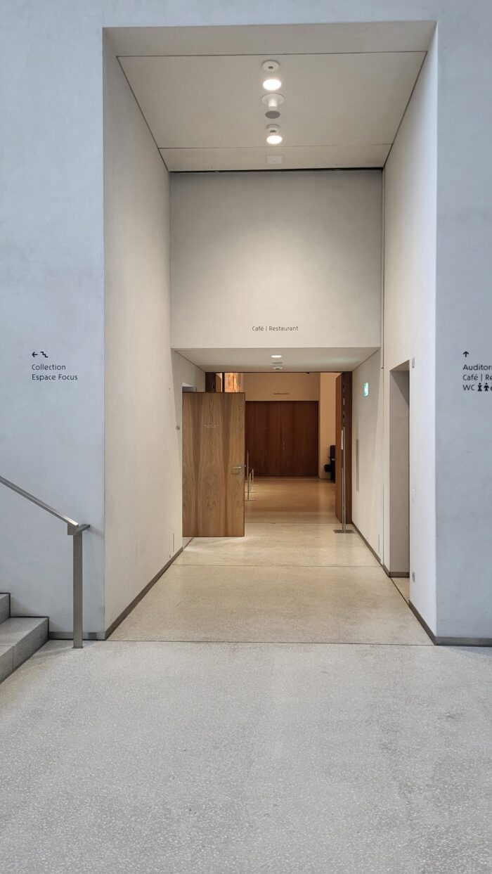 Accès restaurant et toilettes du MCBA